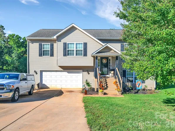 392 Lone Tree Ln, Clover, SC 29710