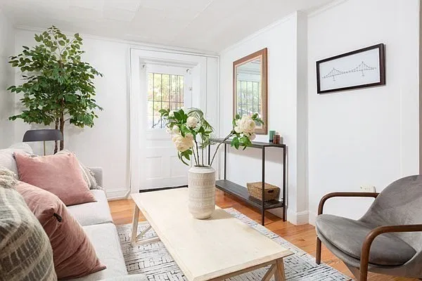 1 bed, 379 sqft, $2,400 — Photo 3