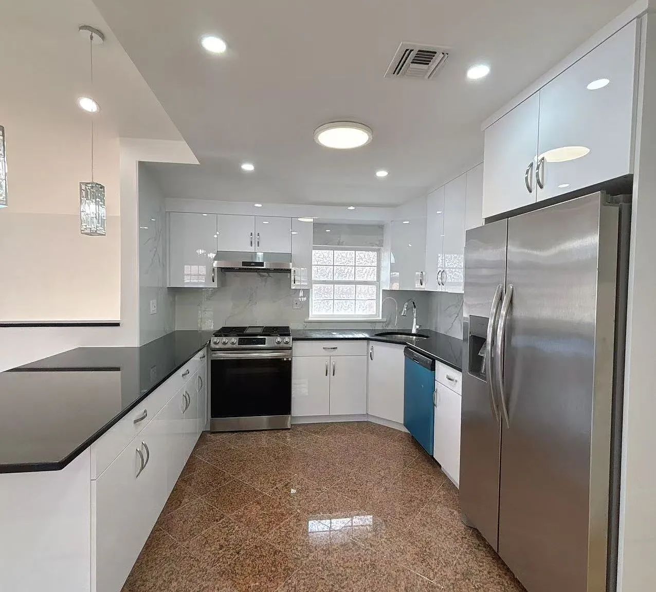 3 bed, 1200 sqft, $3,800 — Photo 4