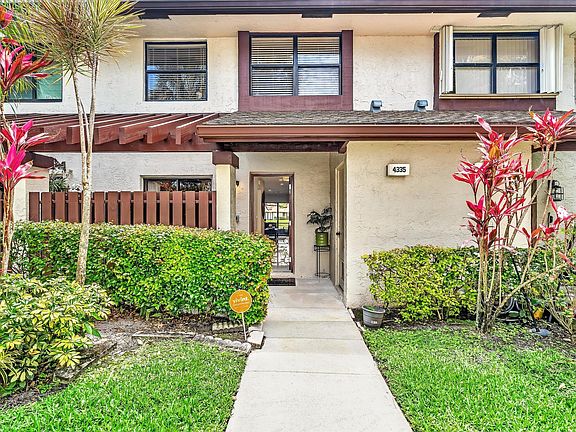 2nd image of 4335 Carambola Circle N