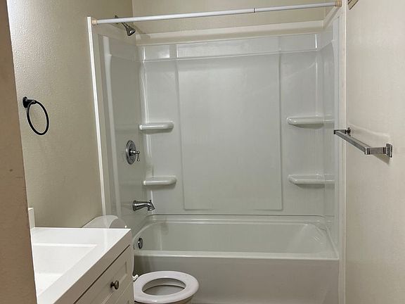 3rd image of 627 E 8th Ave APT 3