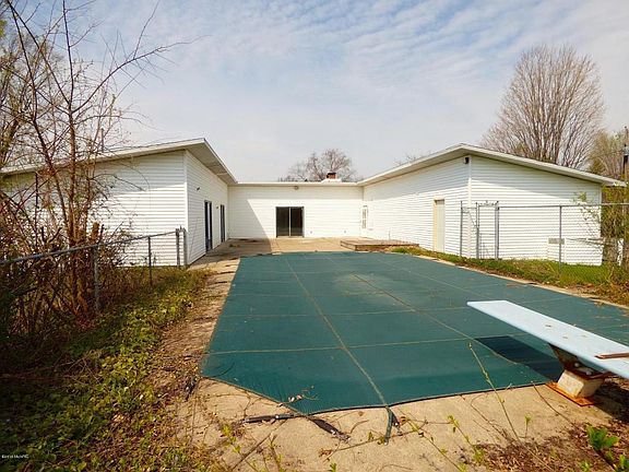 4th image of 2270 Monterey Dr
