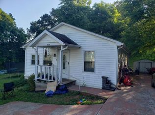 917 Nichols Rd, Dandridge, TN 37725