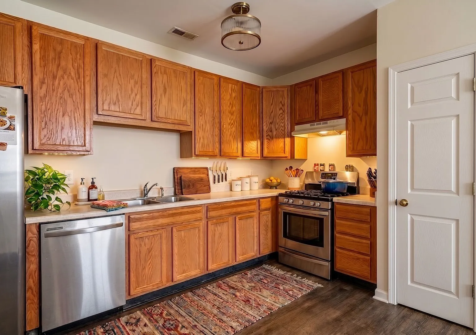1211 Canyon Rock Ct — Photo 3