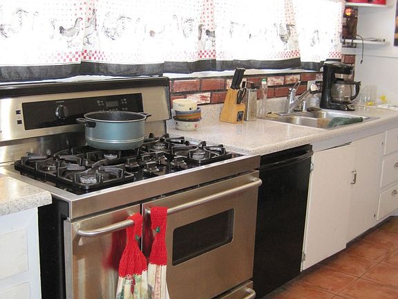 Large spacious kitchen with top of  the line appliances!