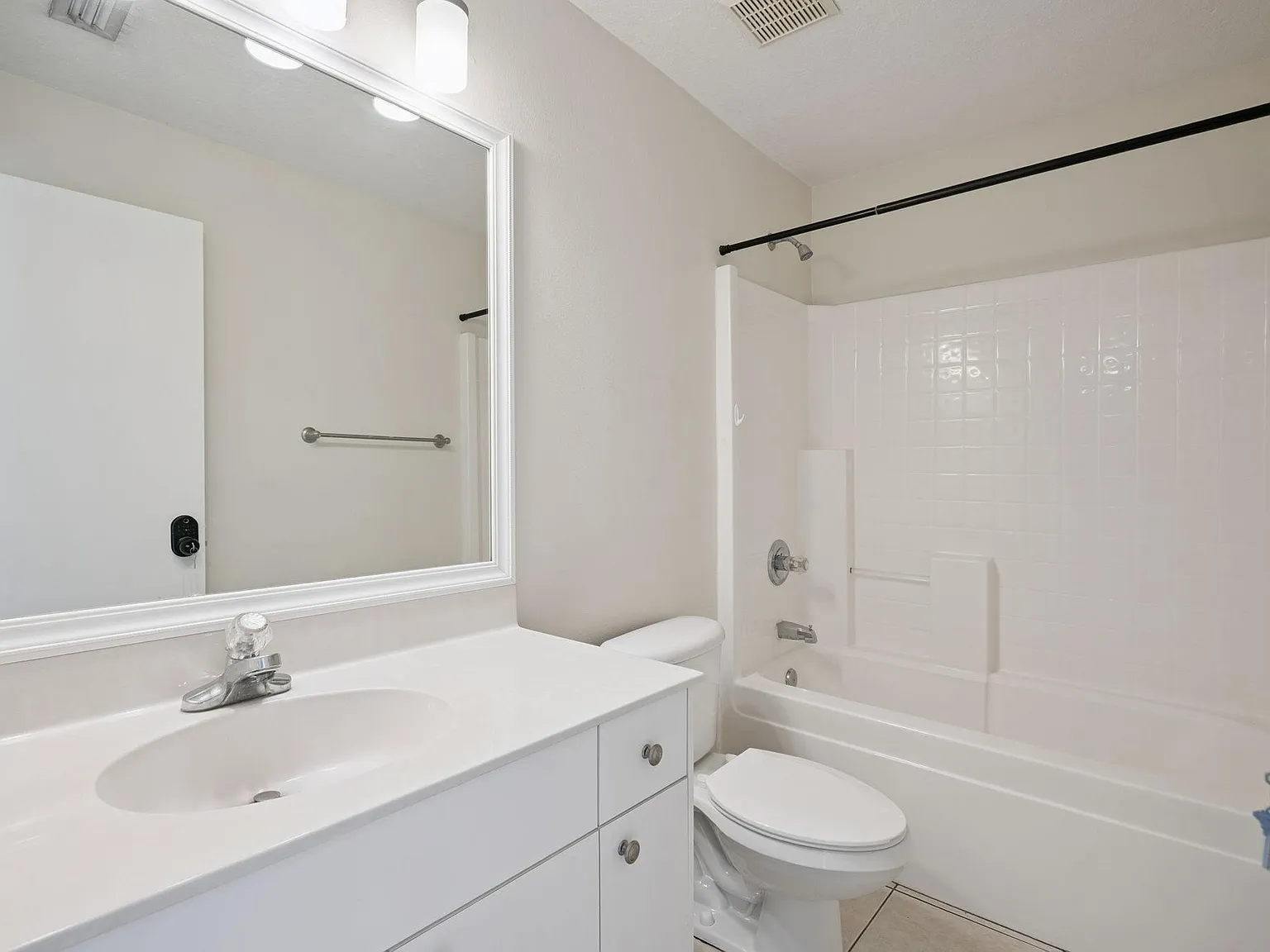 2 bed, 2.0 bath, 975 sqft, $1,295 — Photo 4