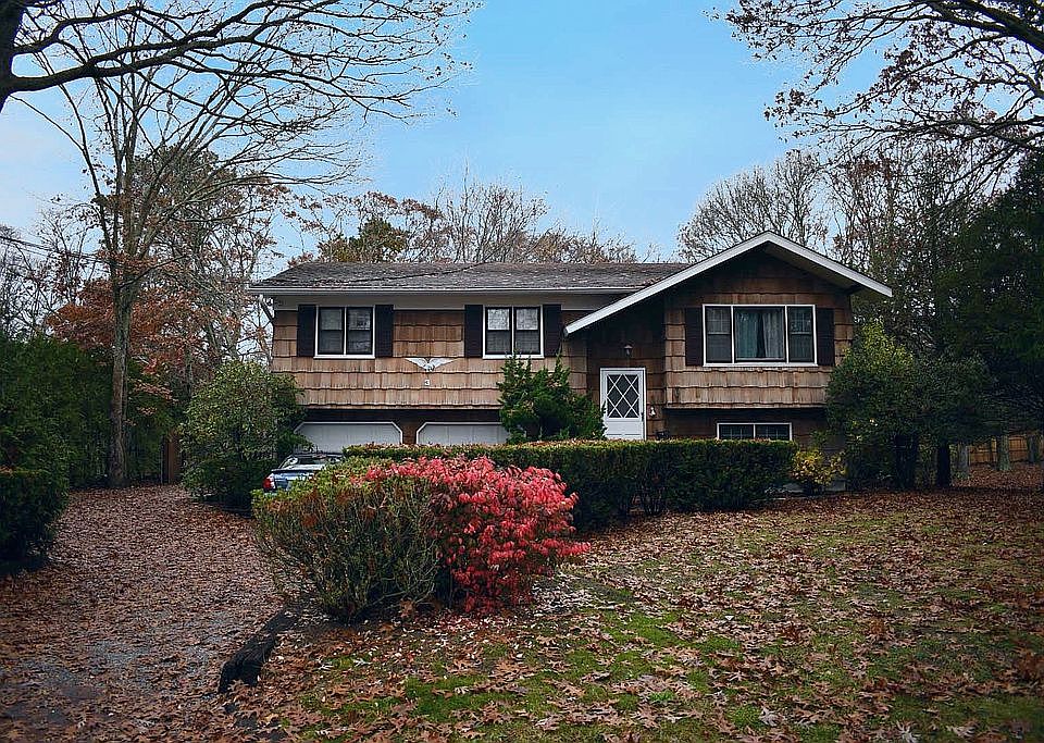 1st image of 3 Riverdale Dr