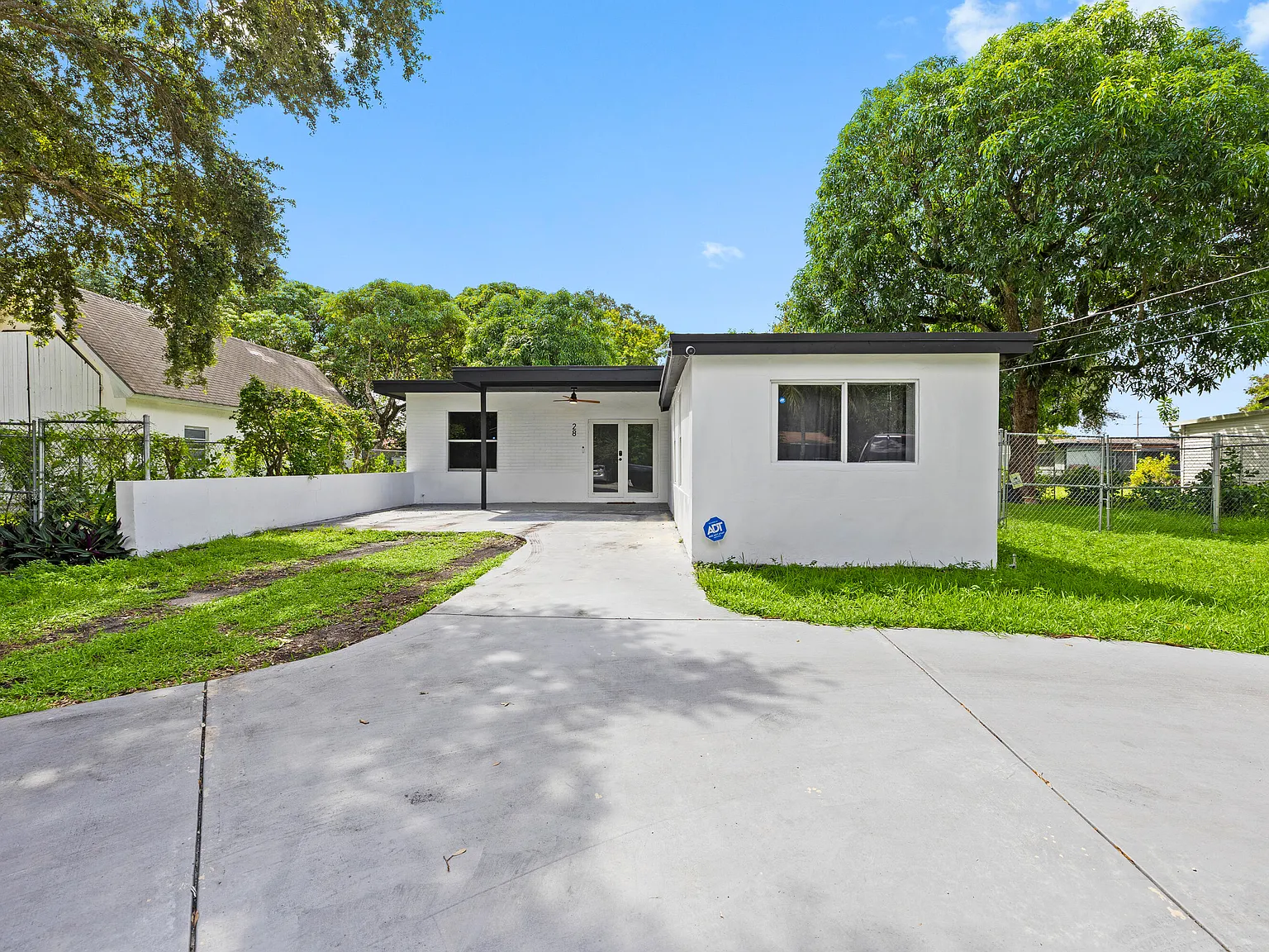4 bed, 2.0 bath, 1220 sqft, $4,500 — Photo 1