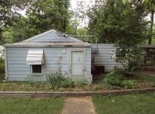 3565 Long Dr, Saint Ann, MO