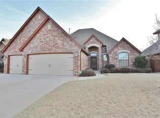 10216 SW 25th St, Yukon, OK 73099