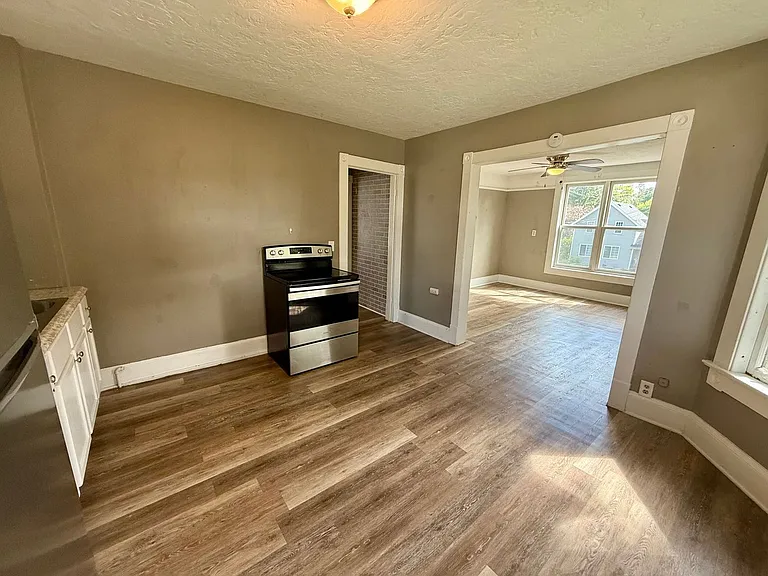 710 Lincoln St — Photo 4