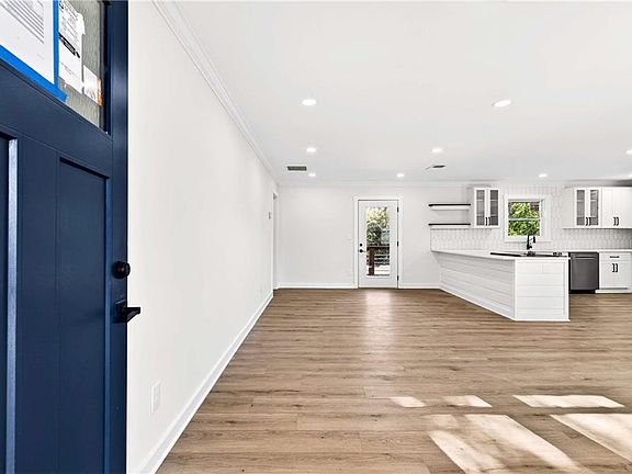 5th image of 3302 Bobbie Ln