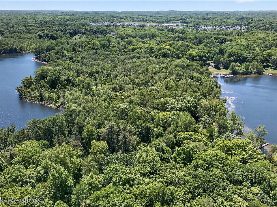 1st image of Vac Four Lakes Dr