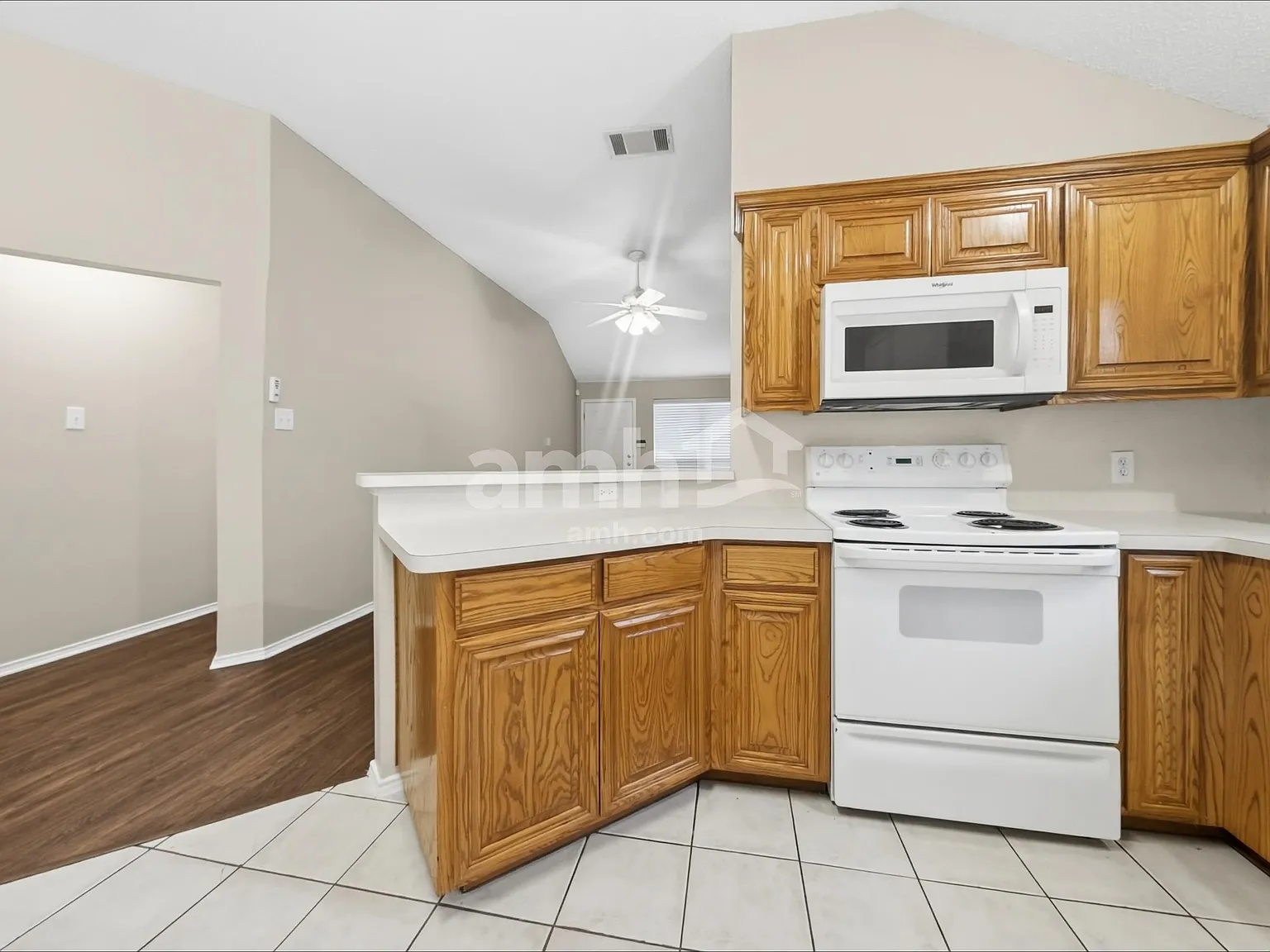 3 bed, 2.0 bath, 1604 sqft, $2,095 — Photo 3