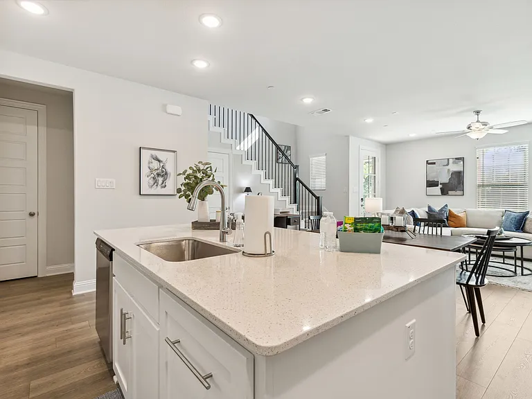 1905 McClane Dr — Photo 12