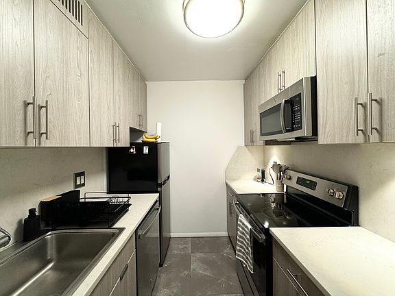 4th image of 433 W 43rd St #Phe