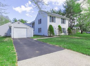 14 Petersburg Ct, Coram, NY 11727