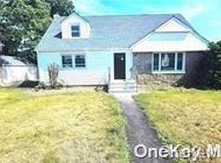26 Teresa Pl, Hempstead, NY 11550