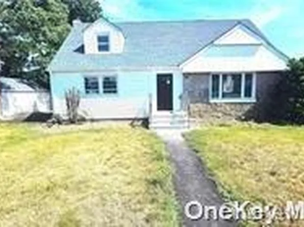 26 Teresa, Hempstead, NY 11550