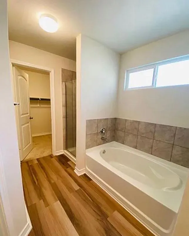 4 bed, 2.0 bath, 1702 sqft, $1,895 — Photo 3
