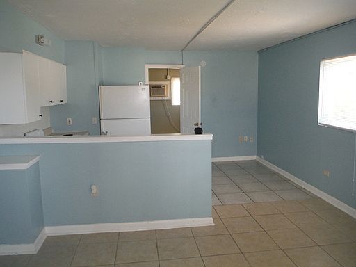 3rd image of 405 Tyler Ave APT 201