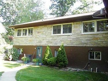 2nd image of 822 Belmont Rd