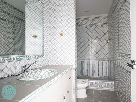 5th image of 15 E 16th St #2