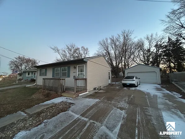 2409 E 6th St, Sioux Falls, SD 57103