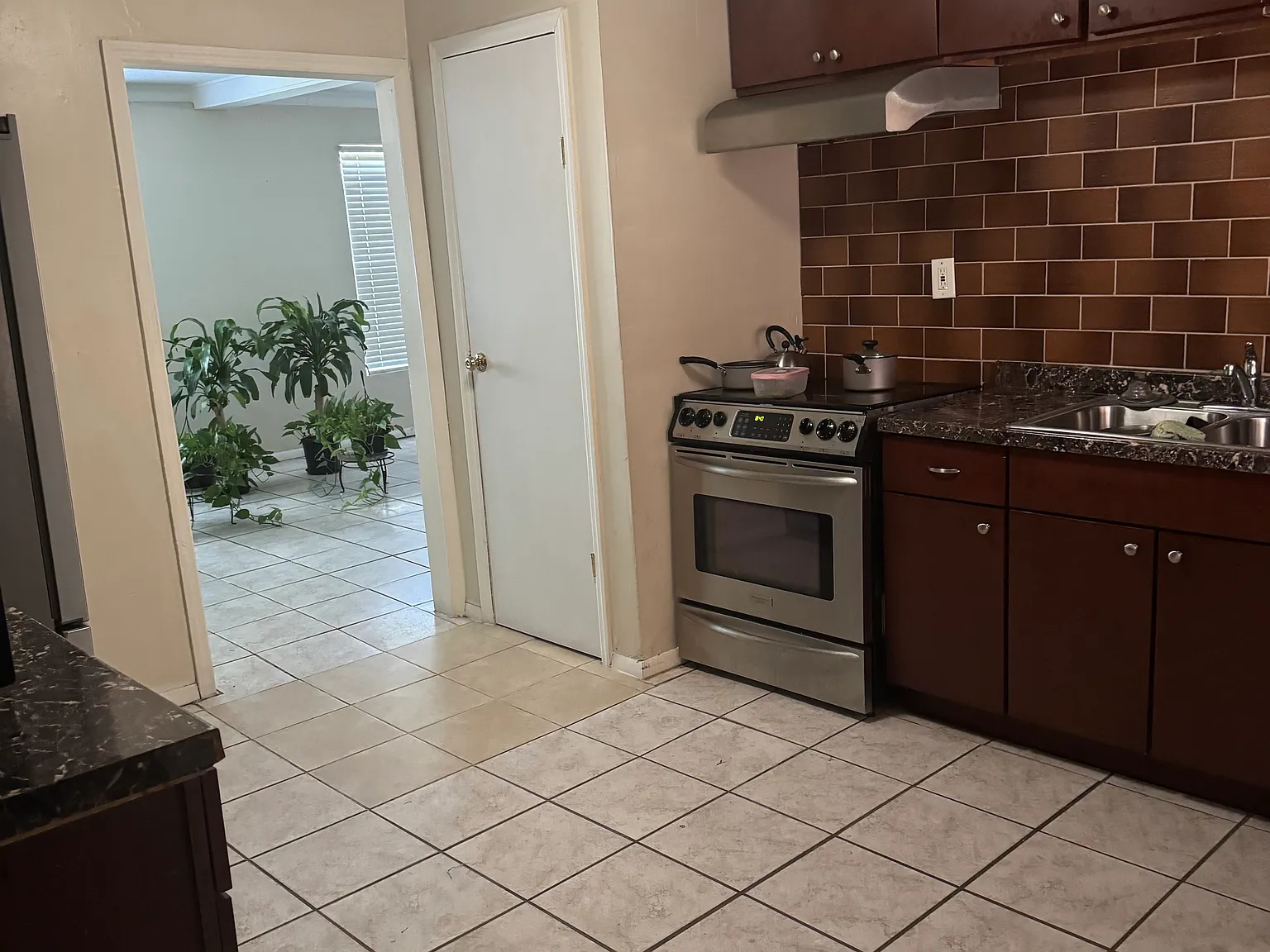 Studio, 900 sqft, $1,500 — Photo 2