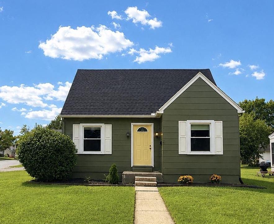 1st image of 302 Park Cir
