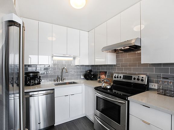 5th image of 1050 N Point St APT 507