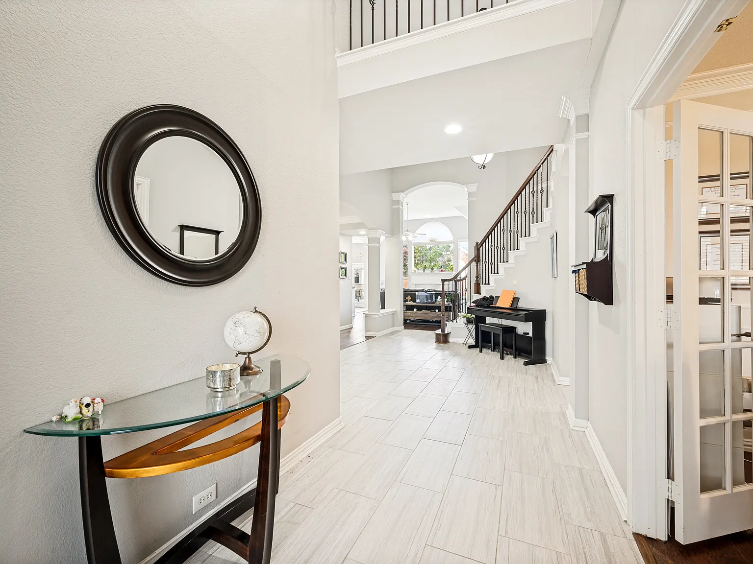 5 bed, 3260 sqft, $3,900 — Photo 2