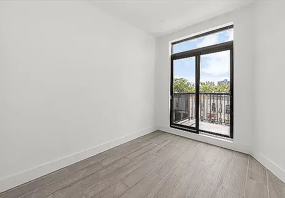 3rd image of 1483 Jefferson Ave #4D
