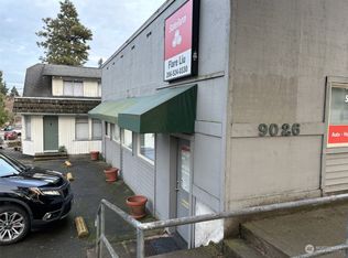 9026 Roosevelt Way NE, Seattle, WA 98115