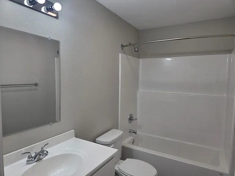 Willow Grove Apartments — Photo 28