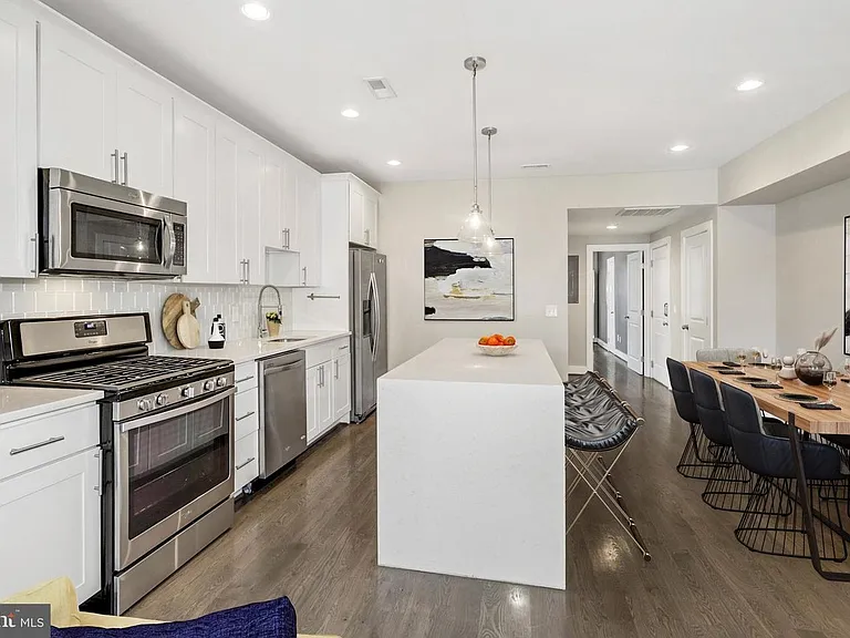 1304 Holbrook St NE #3 — Photo 9