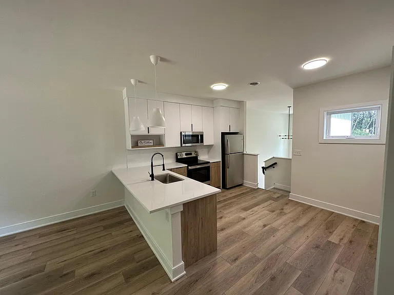 2370 Curry Rd #208 — Photo 8