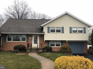 521 Berks Pl, Reading, PA 19609