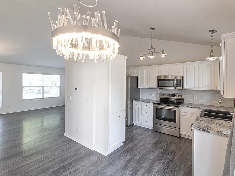 17802 Olive St — Photo 2