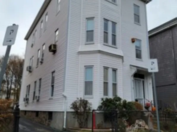 11 Woodman St Floor 2, Jamaica Plain, MA 02130