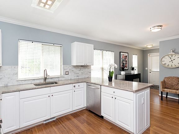 5th image of 1449 S Main St #43