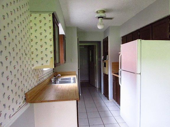 4th image of 2117 Laurel Oaks Dr