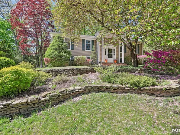 97 Erie Ave, Midland Park, NJ 07432