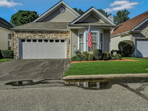 517 Leisure Drive, Ridge, NY 11961