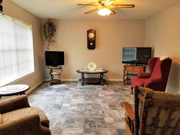 5th image of 131 Chad Dr