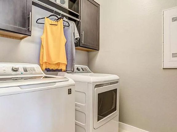 5th image of 220 E Brinley Dr #3