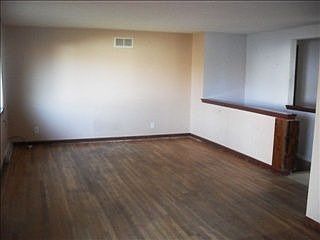 4th image of 58086 Benham Ave