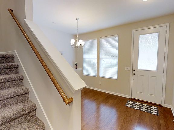 5th image of 1041 Livingstone Ln