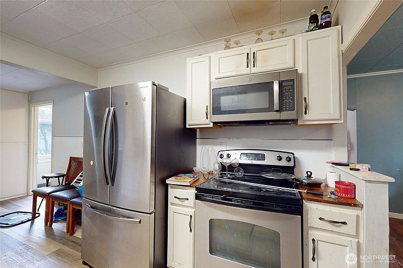 5th image of 1516 Riddell Street