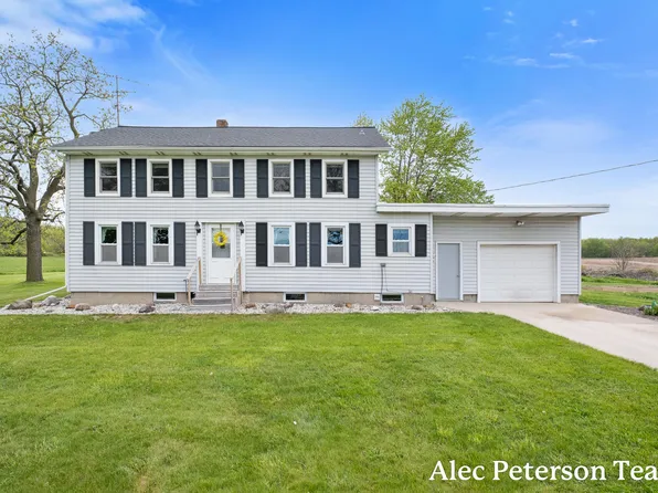 15727 40th Ave, Coopersville, MI 49404